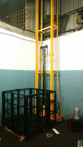 30 Feet Industrial Goods Handling Lift