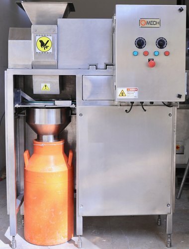 Liquid Extraction Machine For Milk Pouches