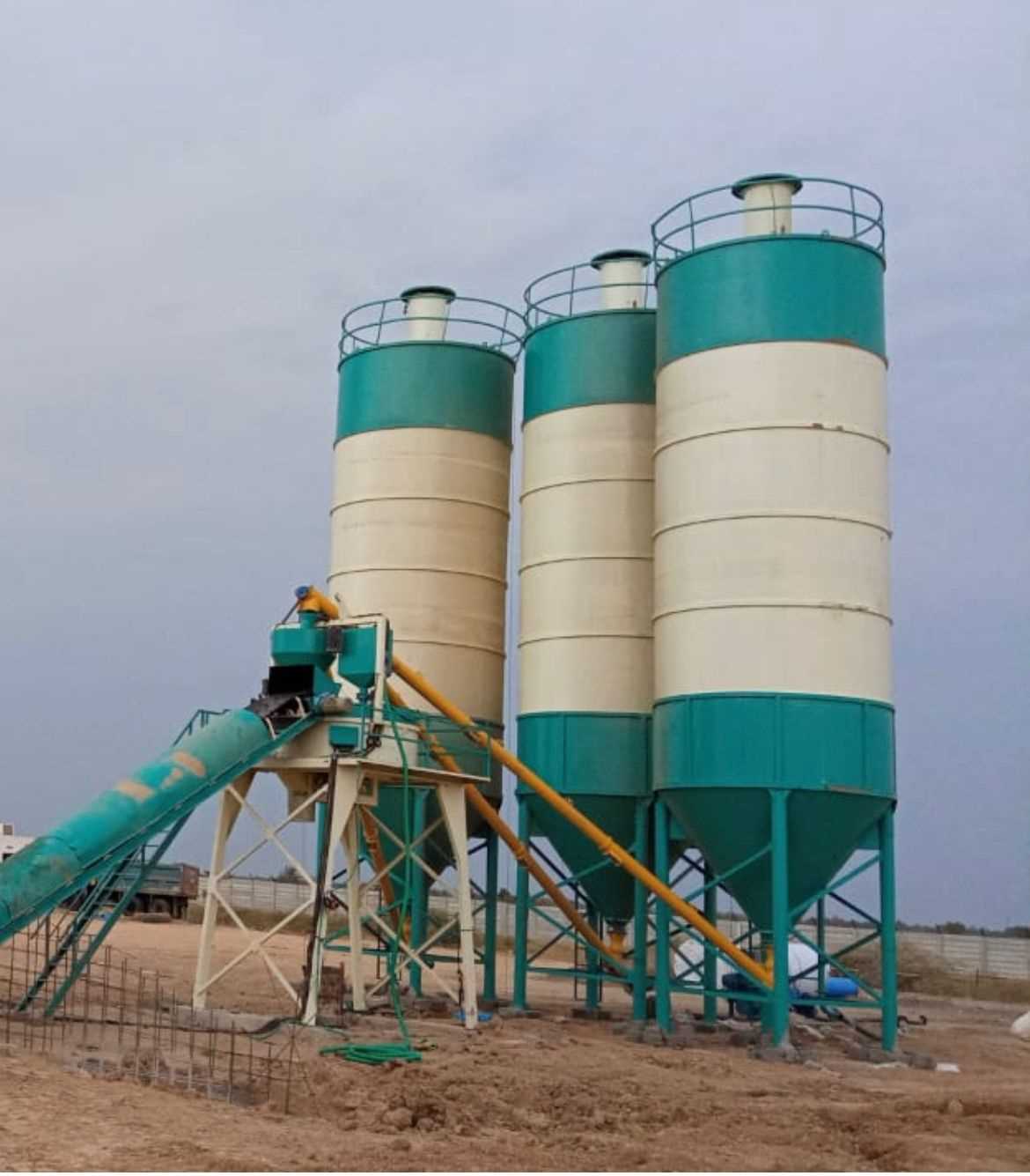 Cement and fly ash storage silo