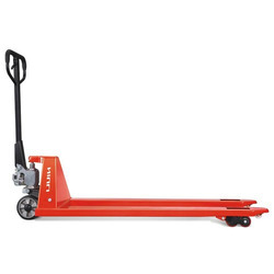 Low profile pallet truck