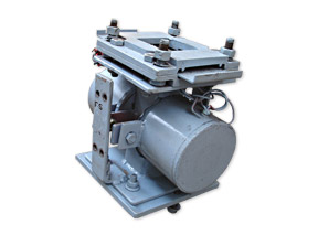 Abrasive regulating valves